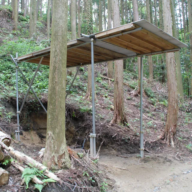 屋根付き喫煙所完備！