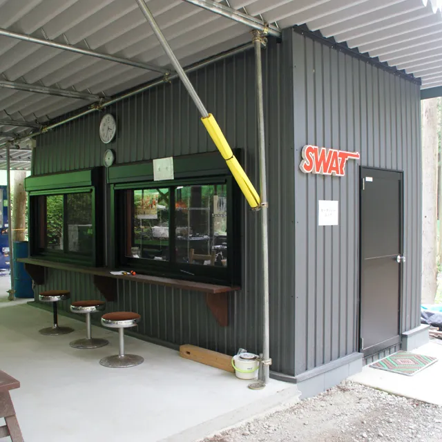 クラブハウス・受付やグッズ販売してます